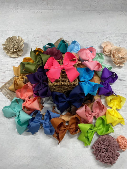 Classic Scalloped Bows - Alligator Clip - 4.5"